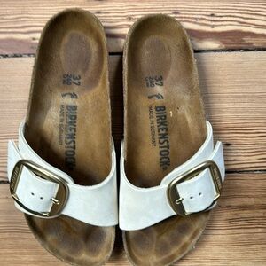 Birkenstock Madrid big buckle in ecru